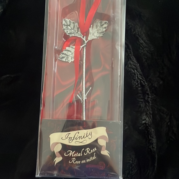Infinity Metal Rose 🌹 - Picture 5 of 5